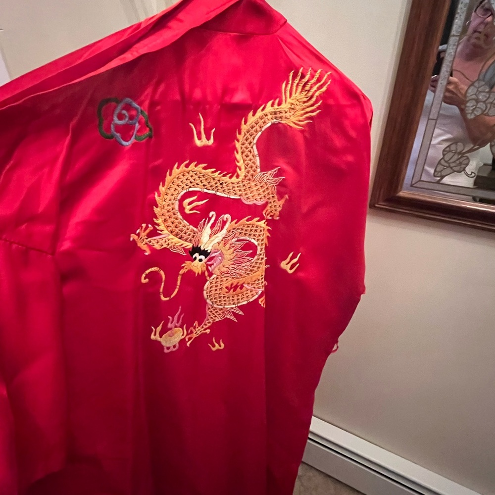 Elegant Red Embroidered Women's Robe - Picture 2 of 3